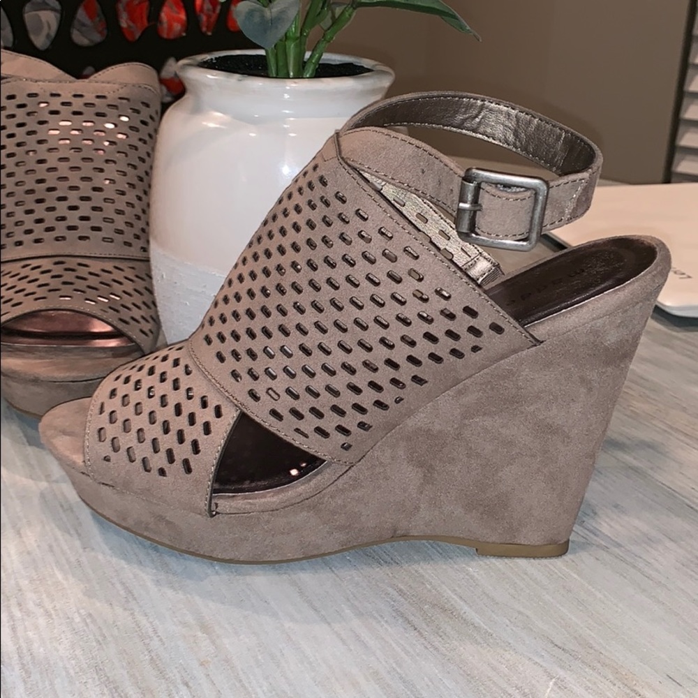 Taupe wedges